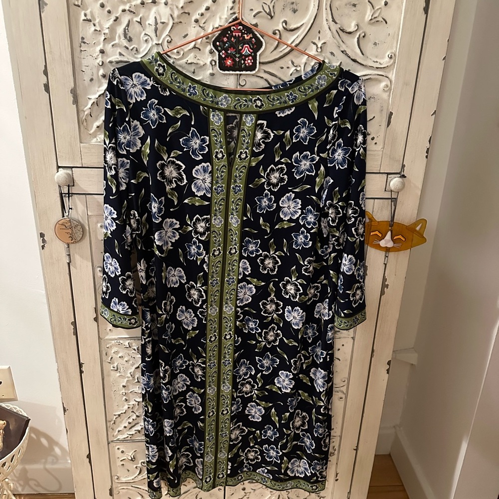 Beautiful dress, hangs very well